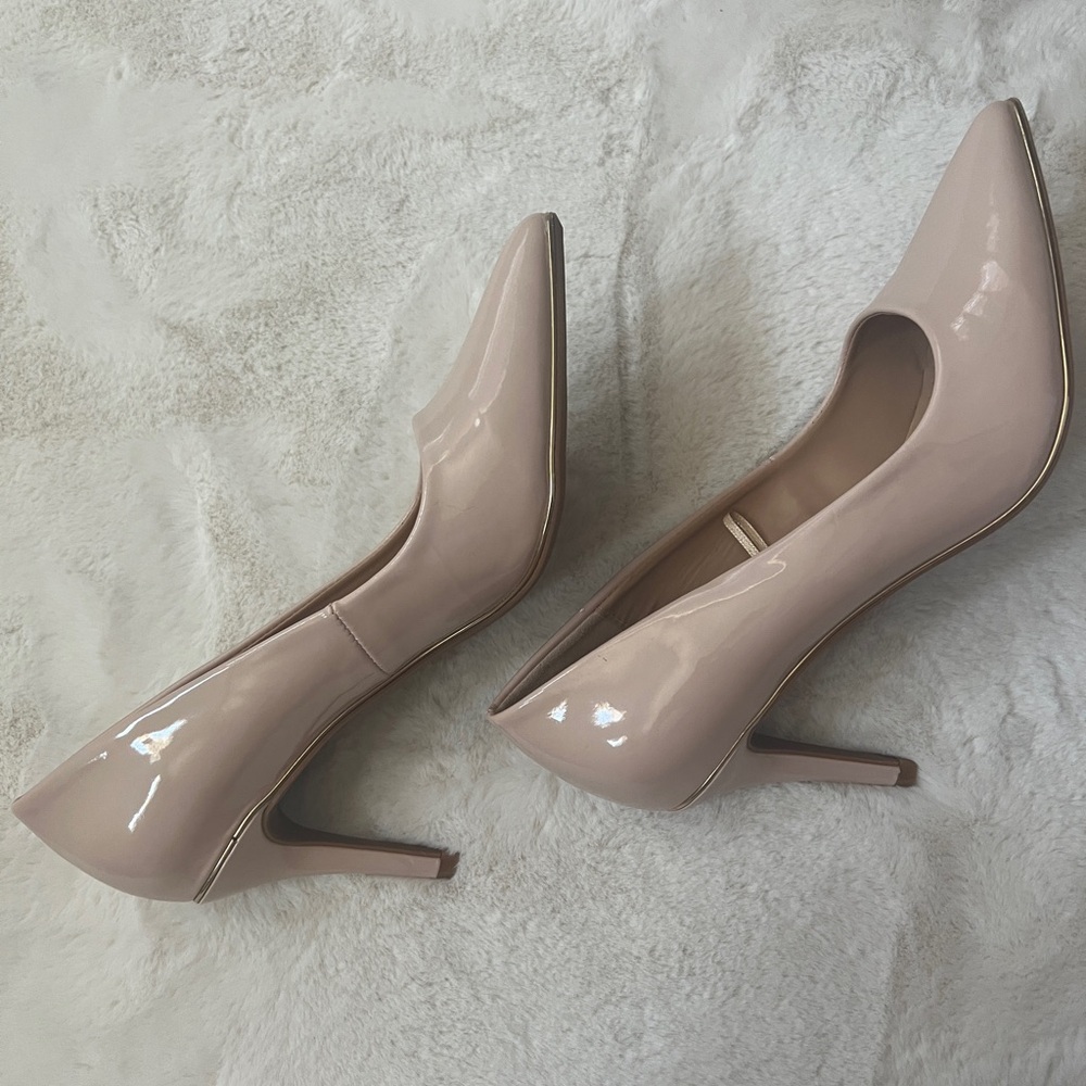 Ellen Tracy Nude Heels